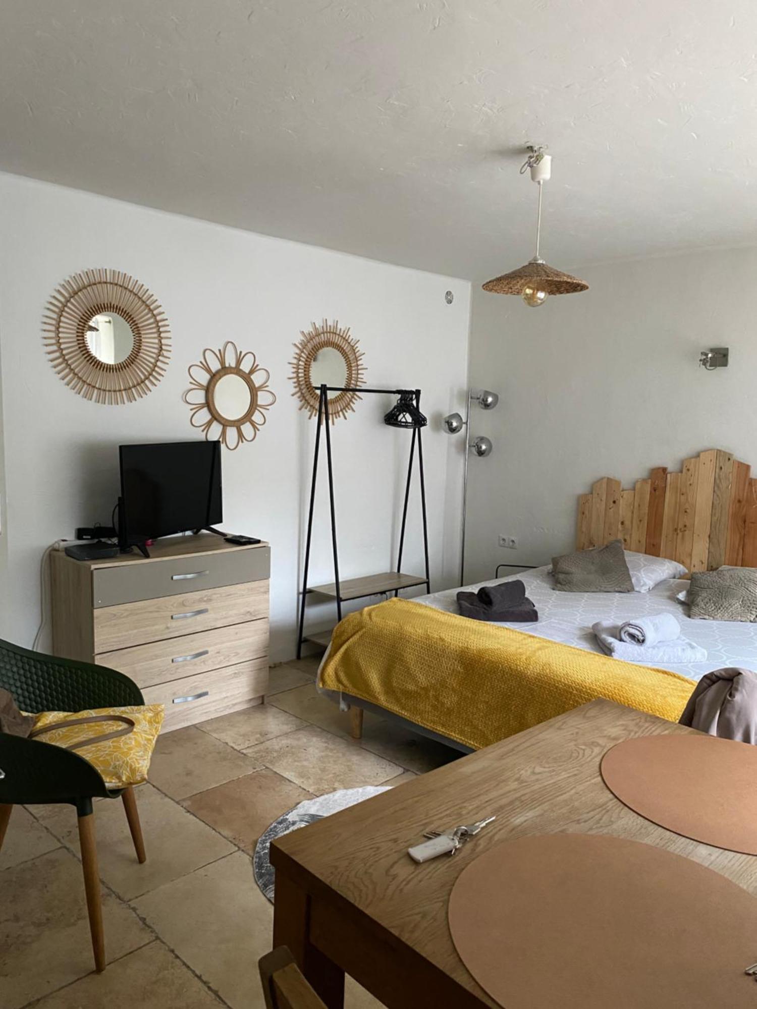 Studio La Source Claire LʼIsle-sur-la-Sorgue Buitenkant foto